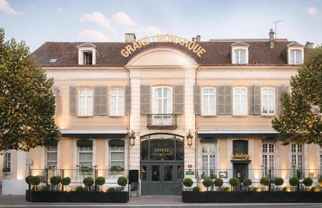 Hotel & Spa Le Grand Monarque, BW Premier Collection-1